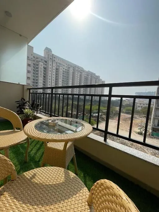Kairo - 1Bhk, Balcony, Free Parking & W-Fi Apartment Gurgaon